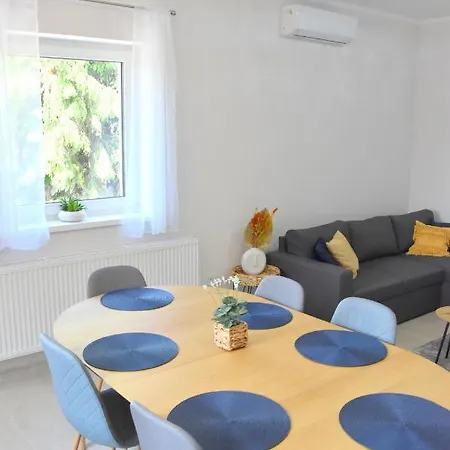 Lägenhet Voeroesko Apartmanhaz *