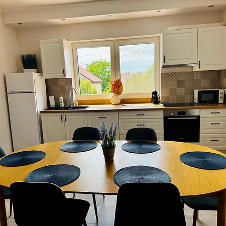 Voeroesko Apartmanhaz Daire Balatonalmádi
